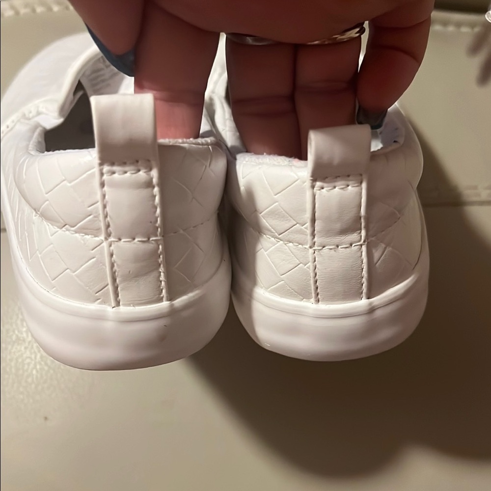 Cat & Jack Kids White Slip-On Shoes Size 2 - Picture 9 of 12